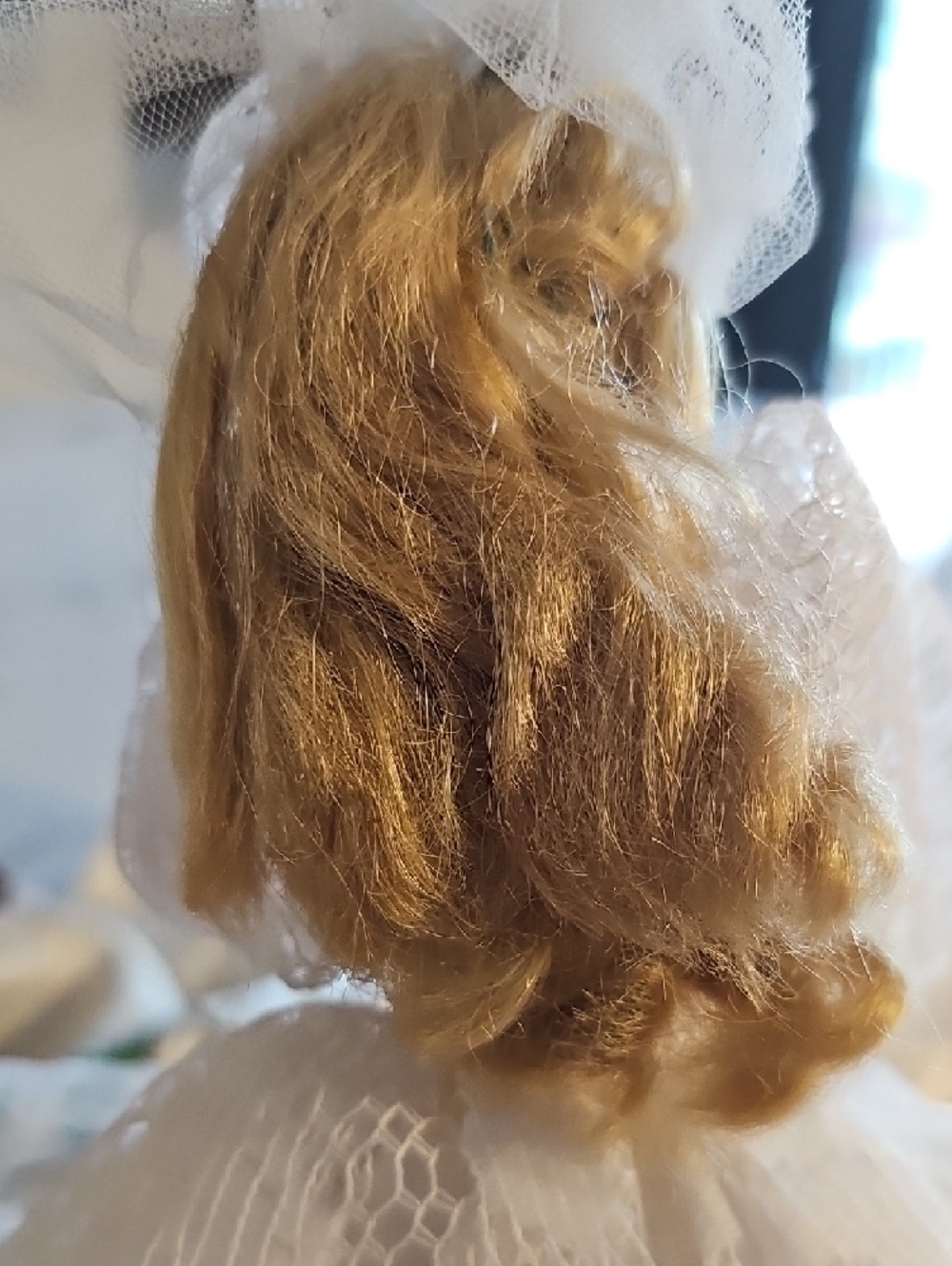 Mattel vintage Barbie Doll in White Lace Wedding Gown - Picture 4 of 10